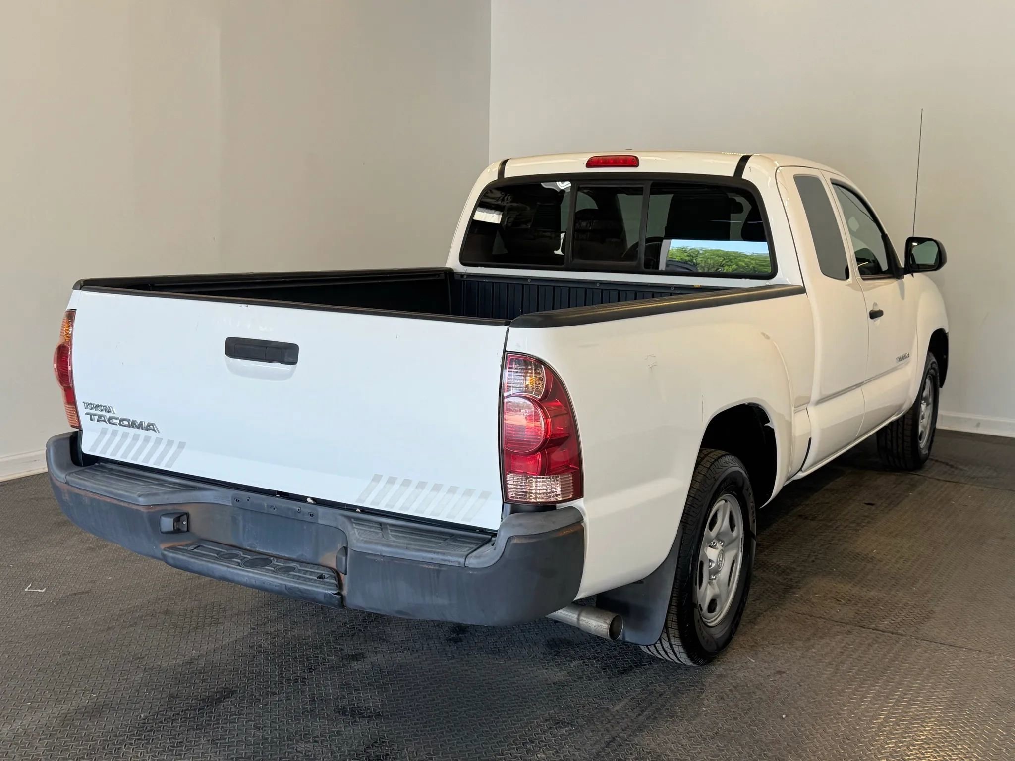 Used 2013 Toyota Tacoma 2WD Access Cab w/ Convenience Pkg image 4