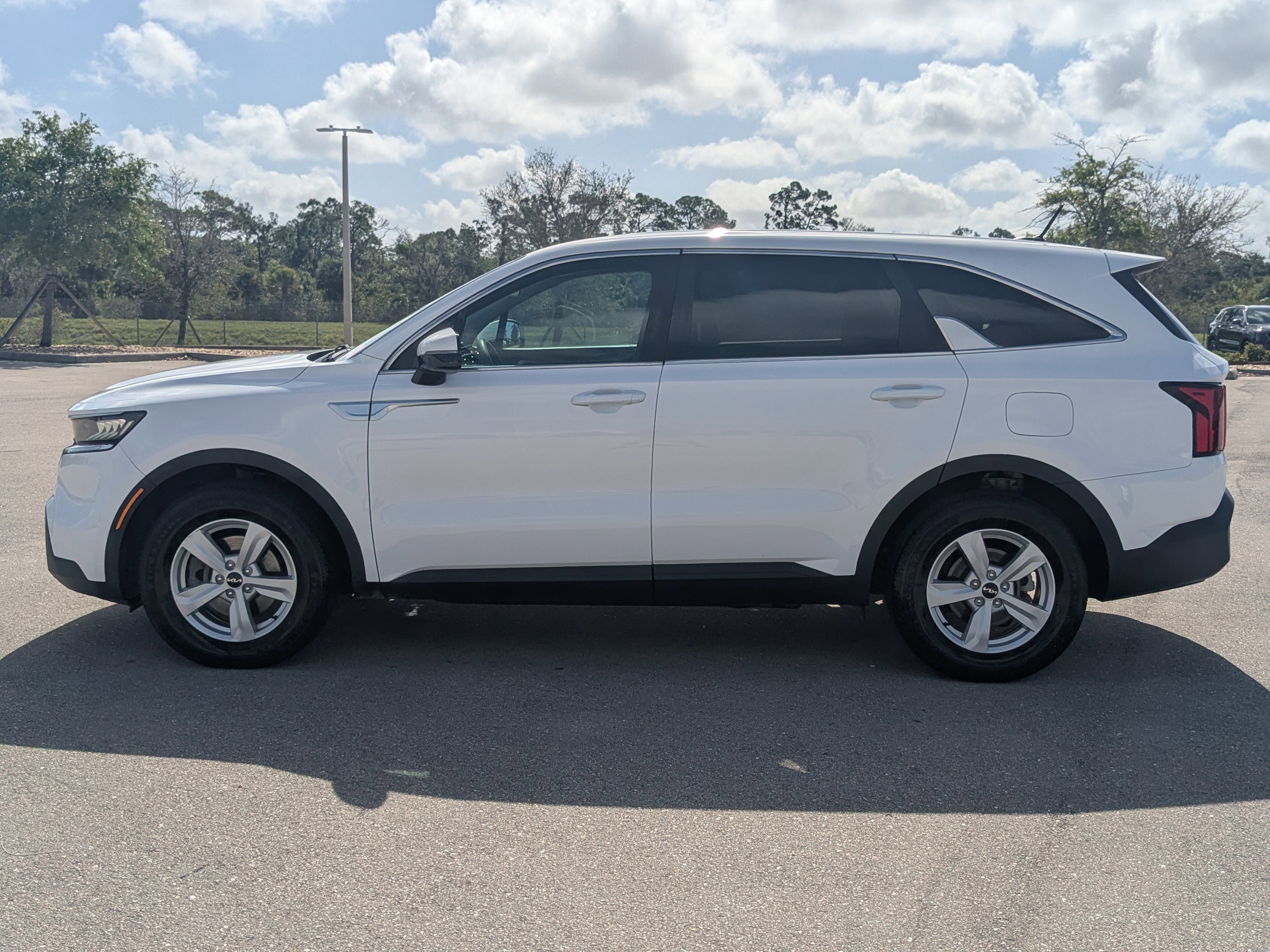 Used 2022 Kia Sorento LX image 8