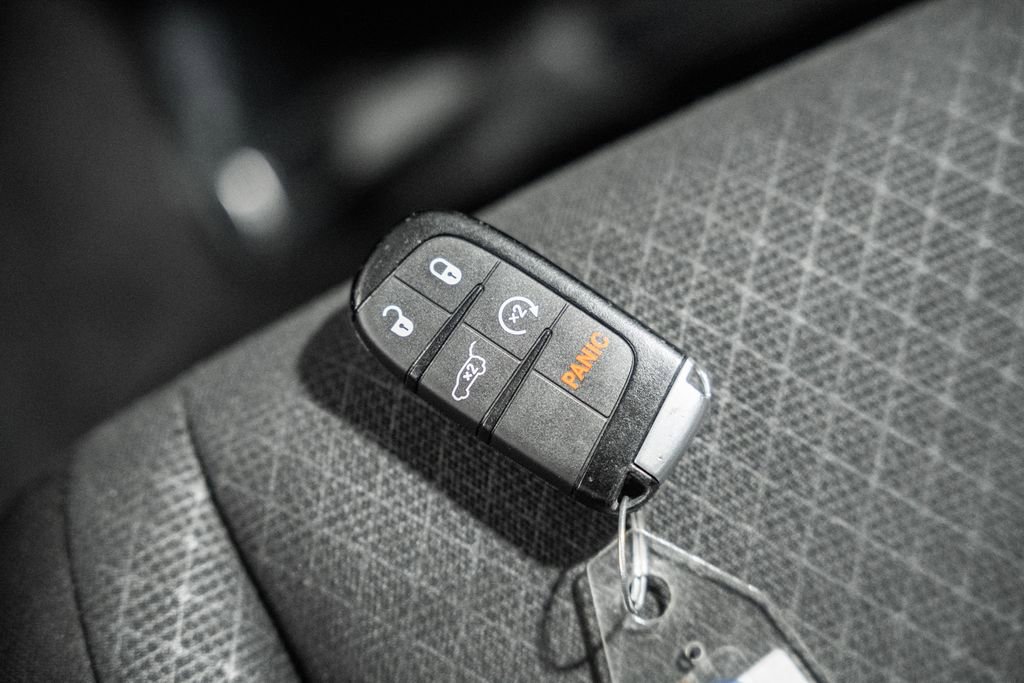 Certified 2019 Jeep Grand Cherokee Laredo w/ Security & Convenience Group image 42