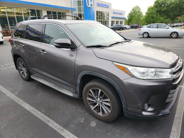 Used 2019 Toyota Highlander XLE image 12