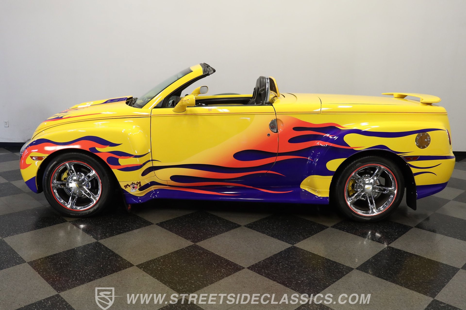 Used 2005 Chevrolet SSR w/ Preferred Equipment Group RWD image 2