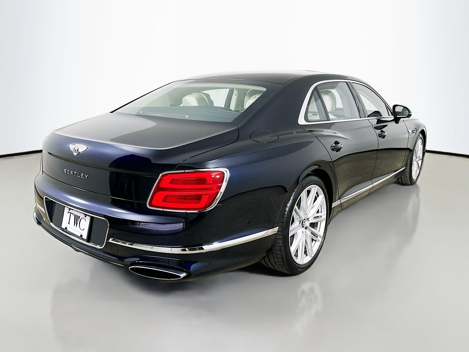 New 2026 Bentley Flying Spur V8 AWD/4WD image 9
