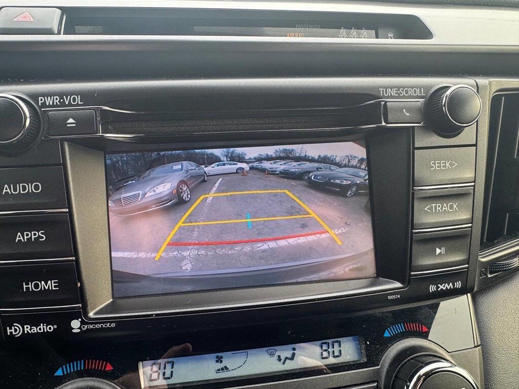 Used 2018 Toyota RAV4 SE image 23