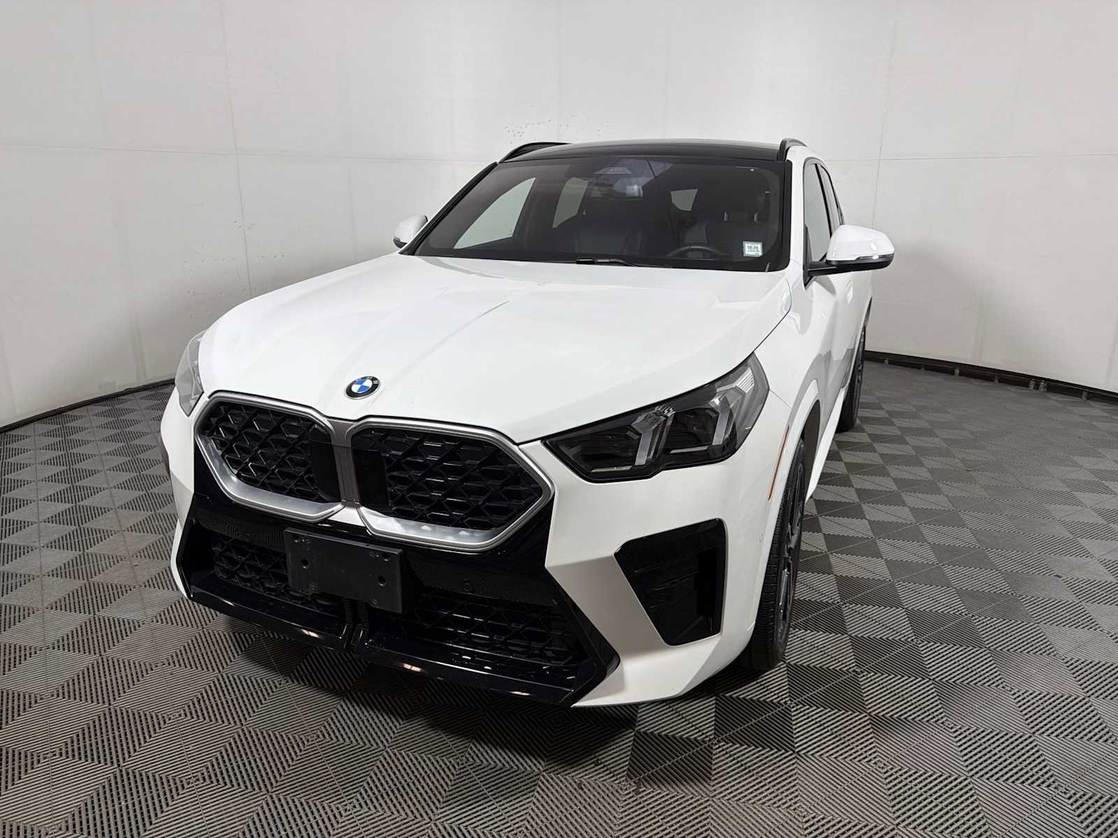 Used 2026 BMW X2 xDrive28i w/ M Sport Package AWD/4WD image 3