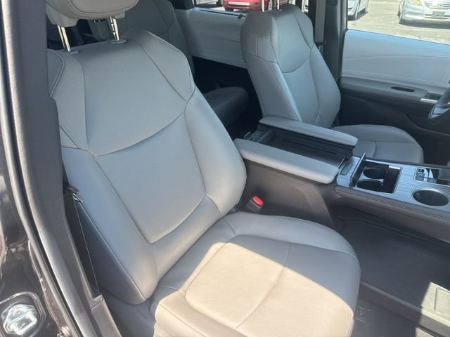 Used 2025 Toyota Sienna XLE image 17