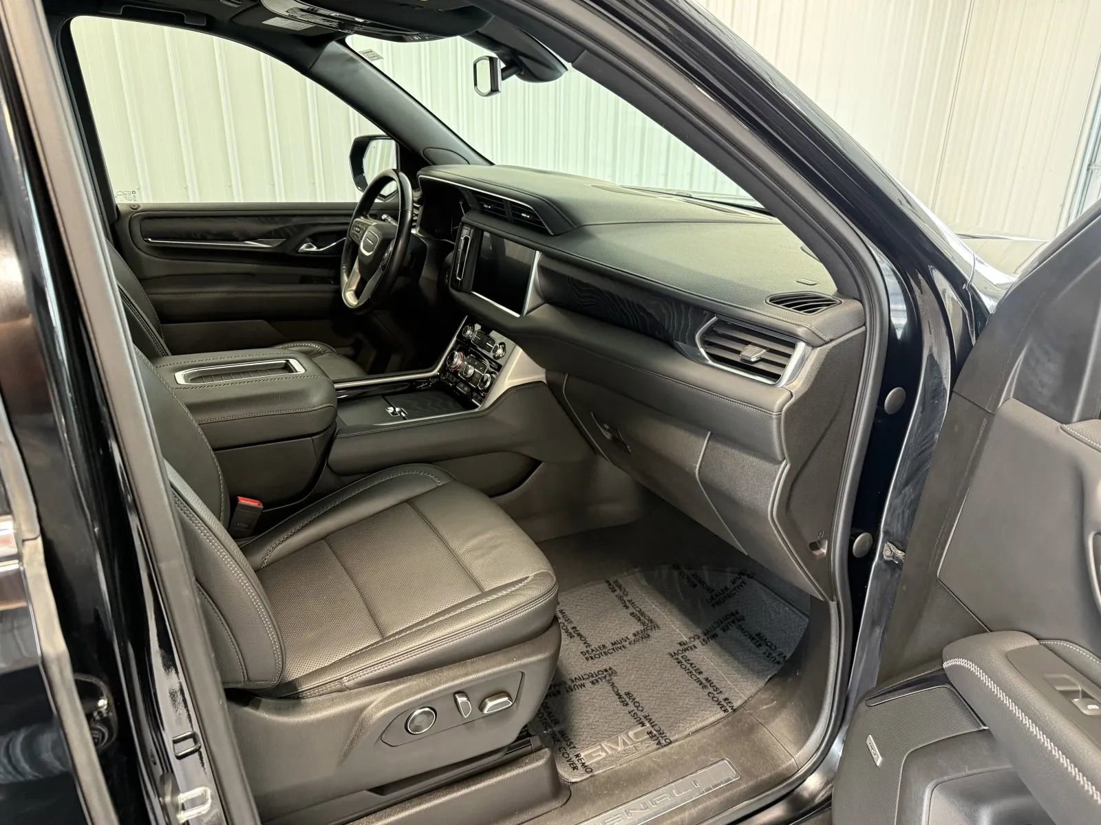 Used 2021 GMC Yukon Denali image 30