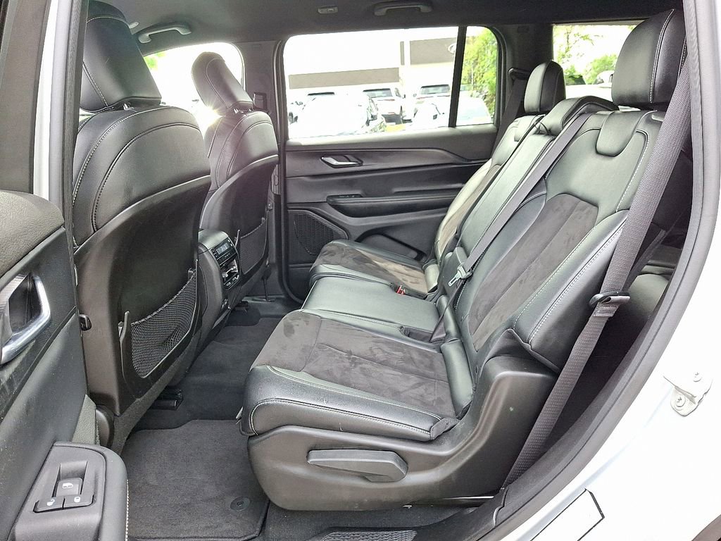 Certified 2024 Jeep Grand Cherokee L Laredo AWD/4WD image 11