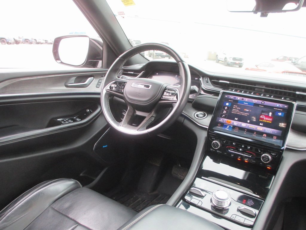 Used 2022 Jeep Grand Cherokee Overland w/ Luxury Tech Group IV image 22