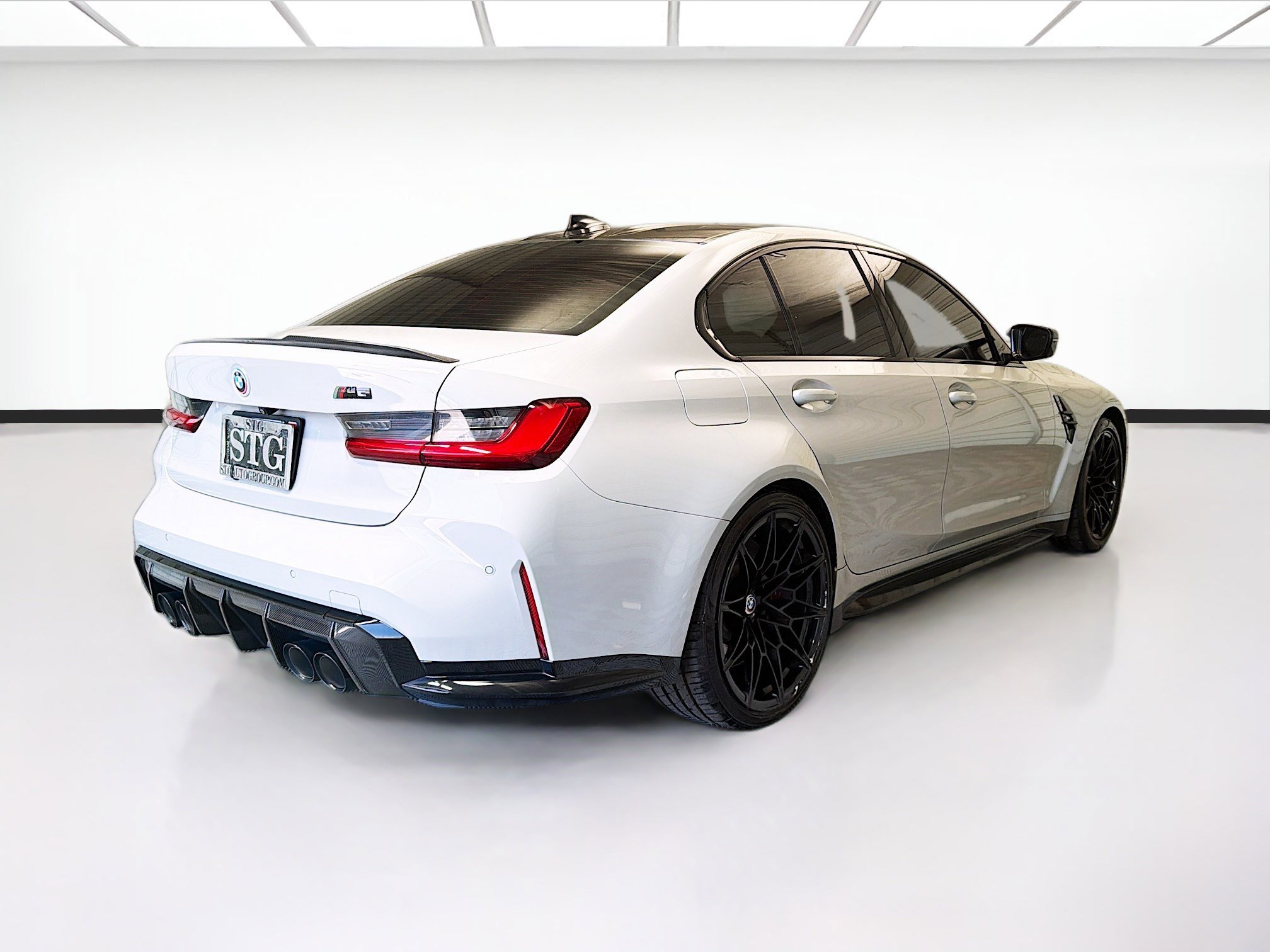 Used 2021 BMW M3 w/ M Carbon Exterior Package RWD image 4