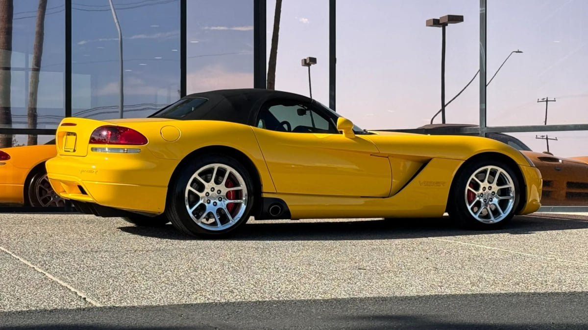 Used 2005 Dodge Viper SRT-10 RWD image 21