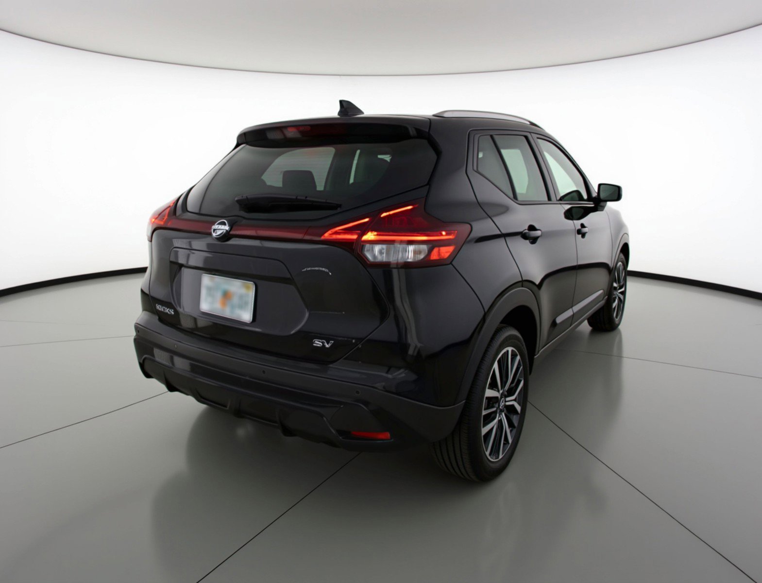 Used 2024 Nissan Kicks SV FWD image 9