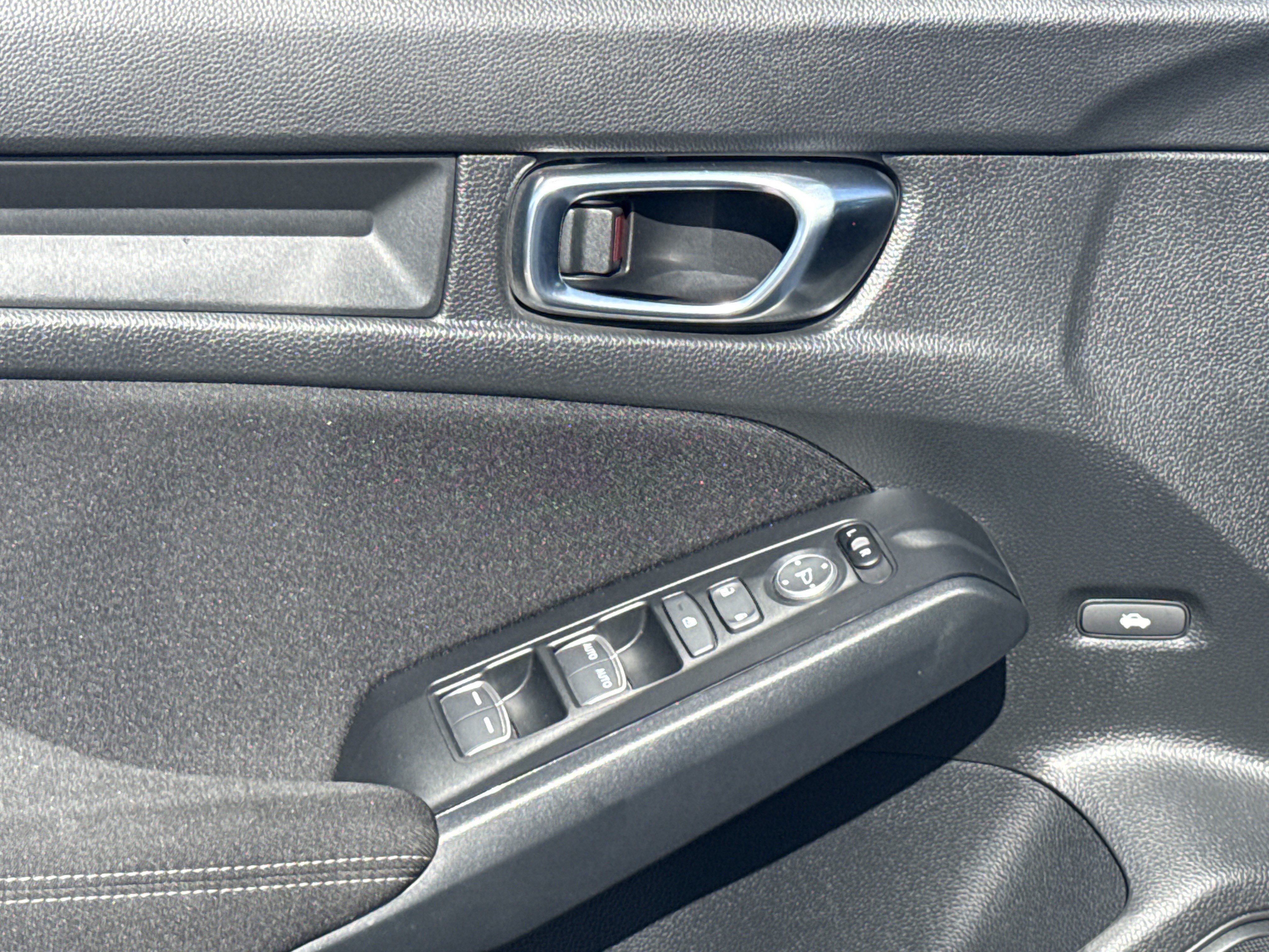 Used 2025 Honda Civic Sport image 15