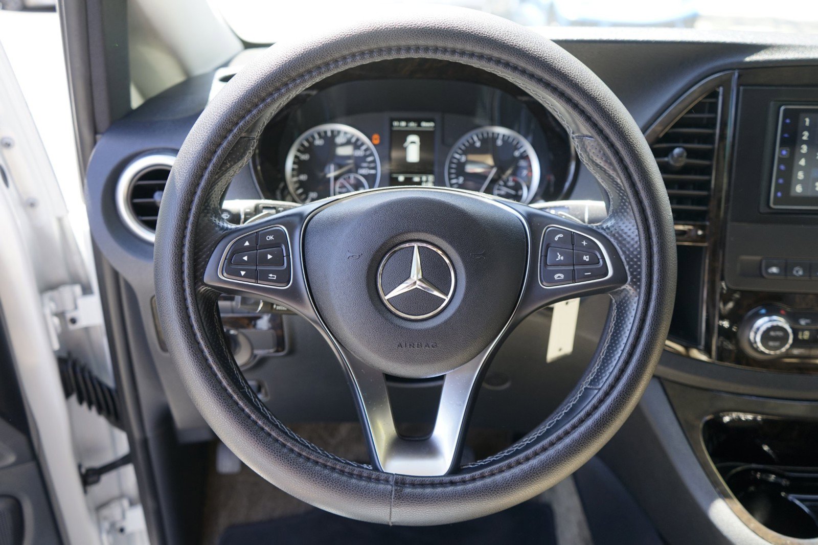 Used 2018 Mercedes-Benz Metris Passenger image 13