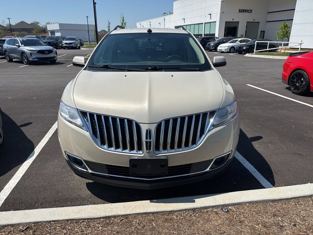 Used 2014 Lincoln MKX FWD image 2