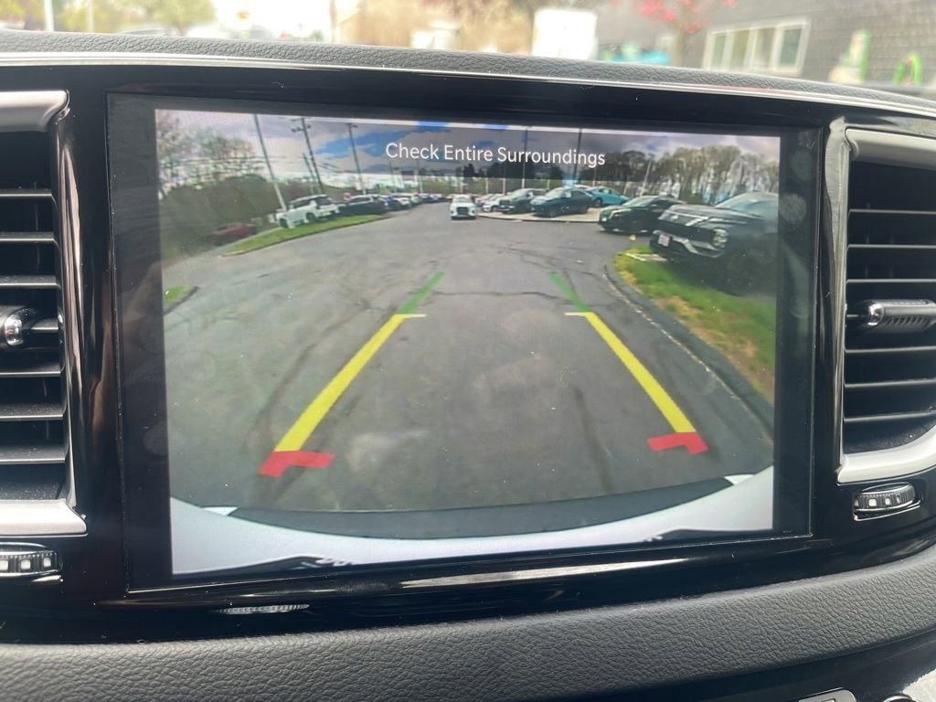 Used 2024 Chrysler Pacifica Touring-L FWD image 12
