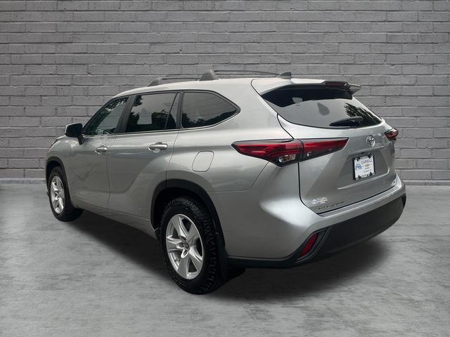 Used 2023 Toyota Highlander LE FWD image 5