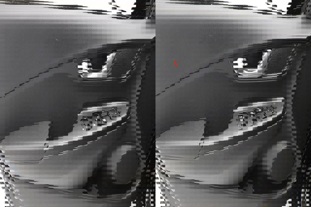 Used 2023 Hyundai Kona SE image 15