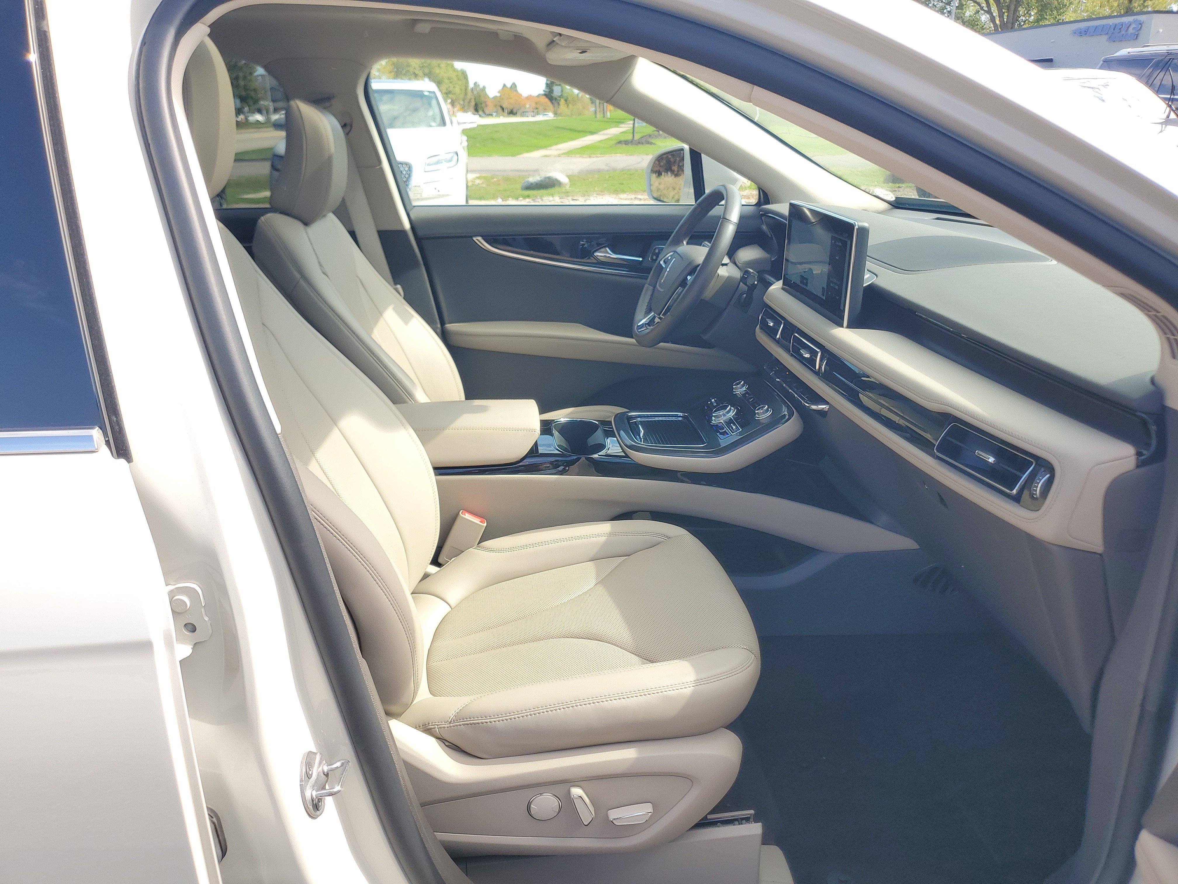 Certified 2023 Lincoln Nautilus Reserve AWD/4WD image 9