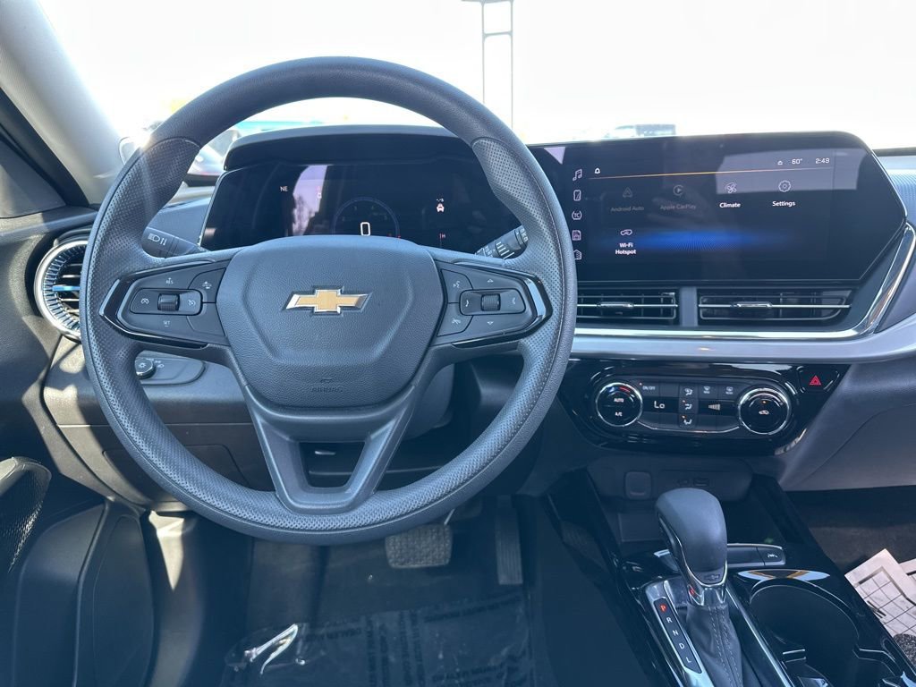 Used 2025 Chevrolet Trax LT image 7