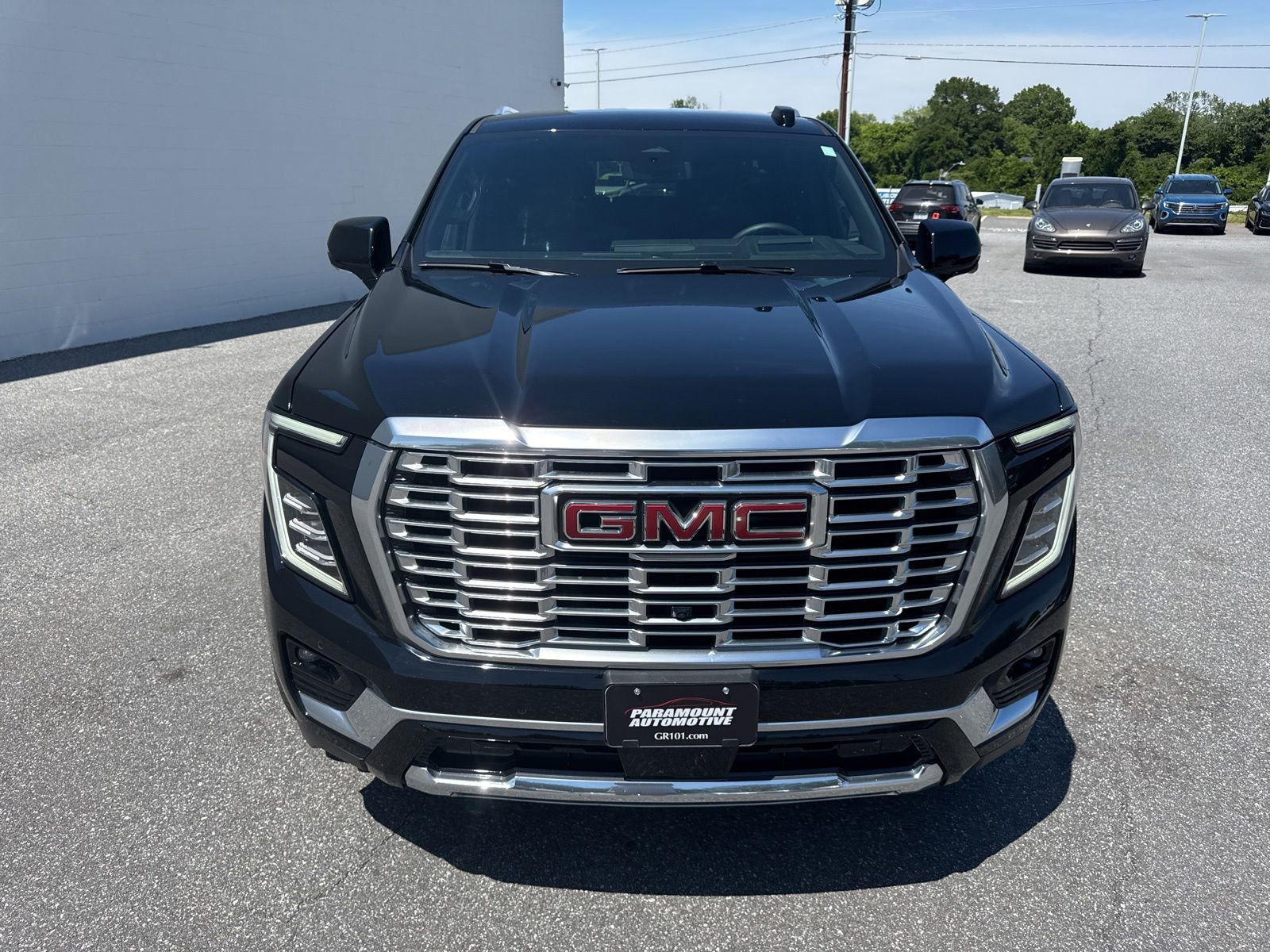 Used 2025 GMC Yukon XL Denali AWD/4WD image 2