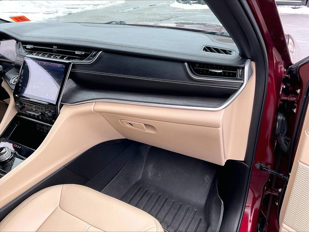 Used 2023 Jeep Grand Cherokee Limited image 12