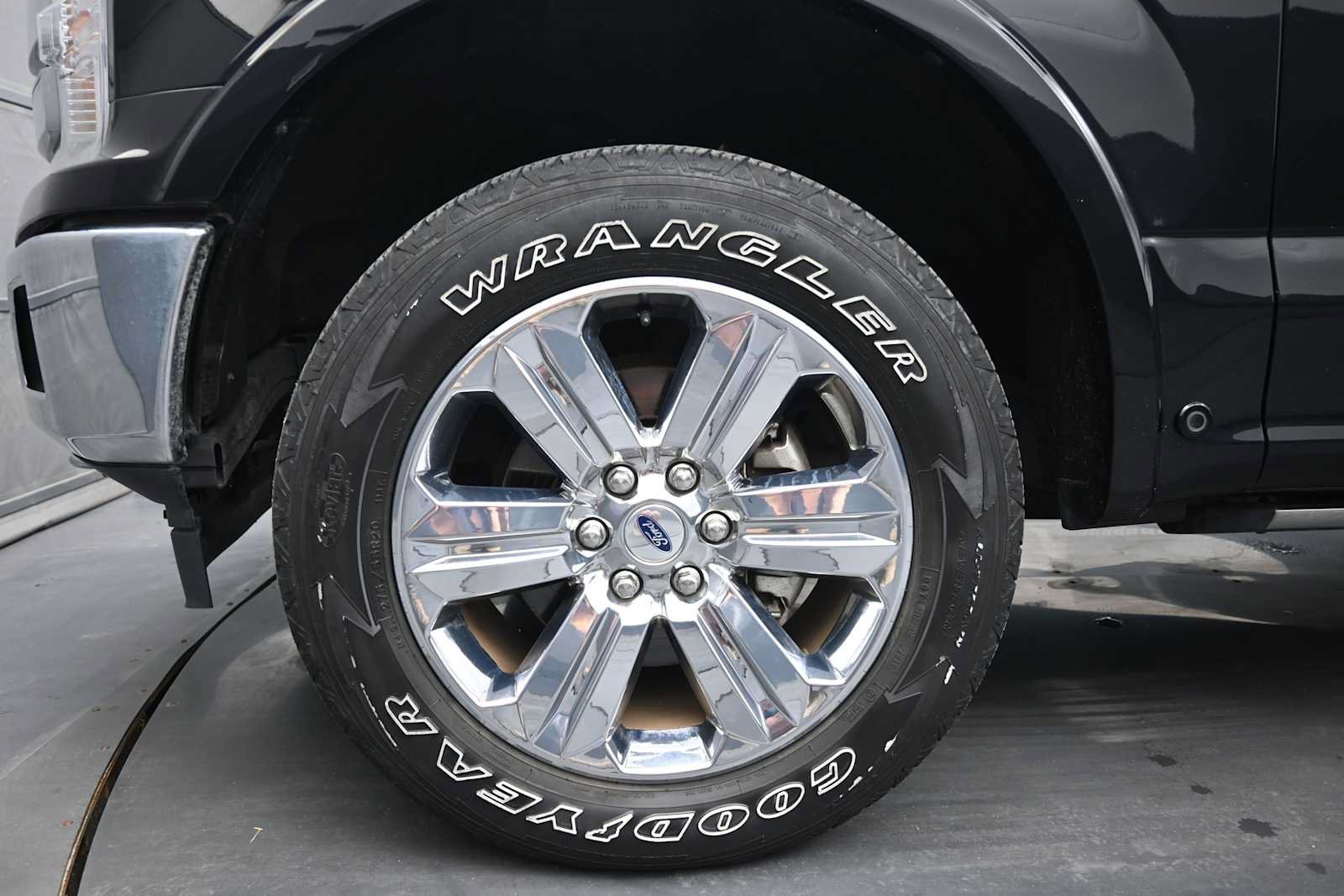 Used 2019 Ford F150 Lariat w/ Equipment Group 502A Luxury AWD/4WD image 10