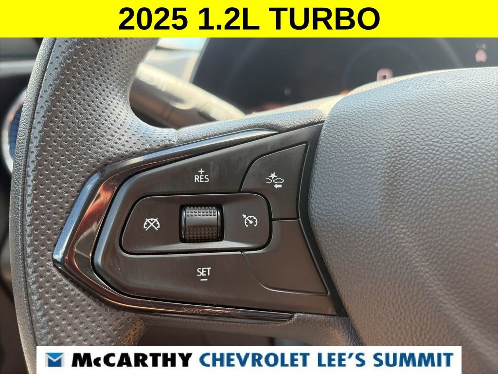 Used 2025 Chevrolet Trax LT FWD image 19