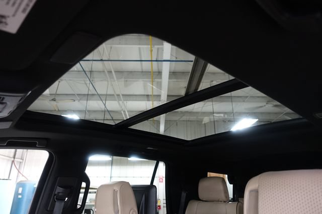 Used 2023 Cadillac Escalade Premium Luxury AWD/4WD image 20