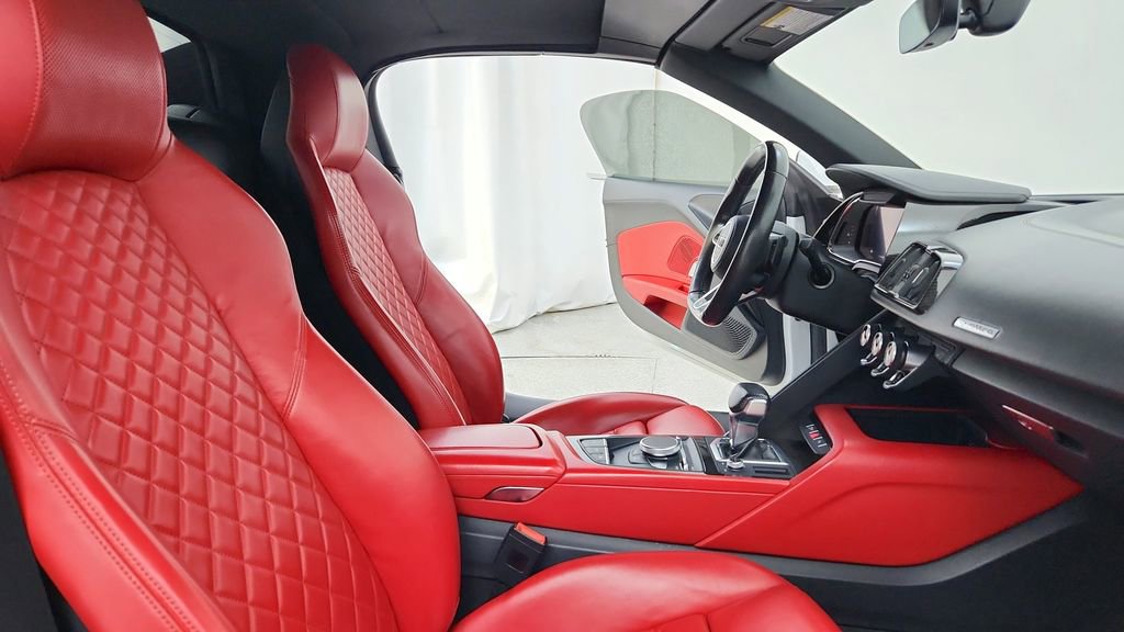 Used 2017 Audi R8 V10 w/ Carbon Exterior Package image 24