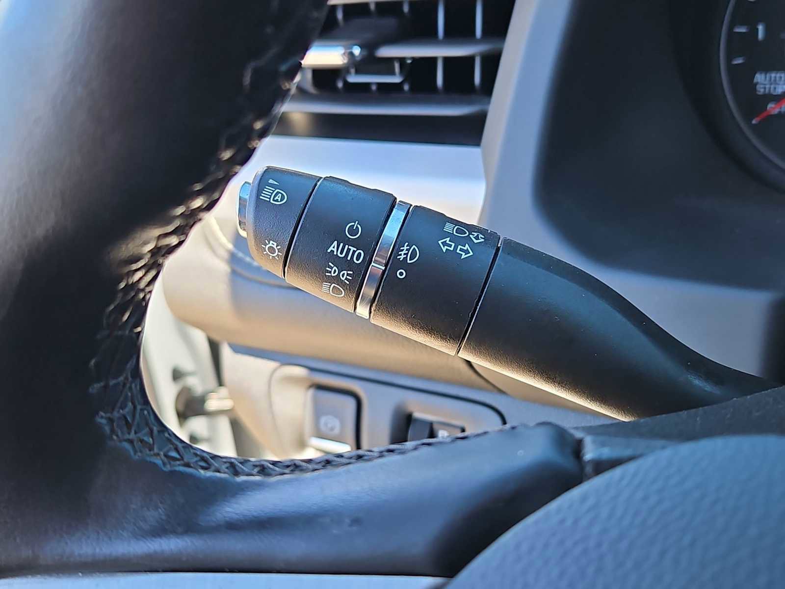 Used 2023 GMC Acadia SLT image 27