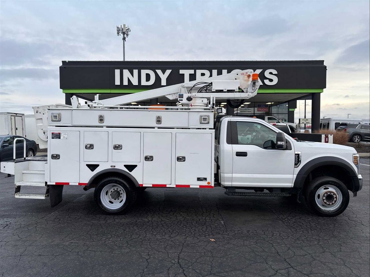 Used 2019 Ford F550 2WD Regular Cab Super Duty image 1