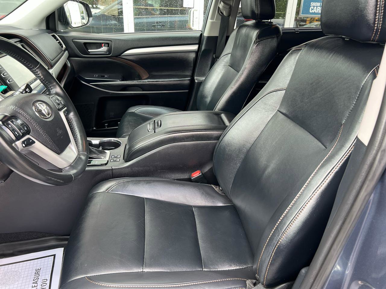 Used 2019 Toyota Highlander XLE AWD/4WD image 12