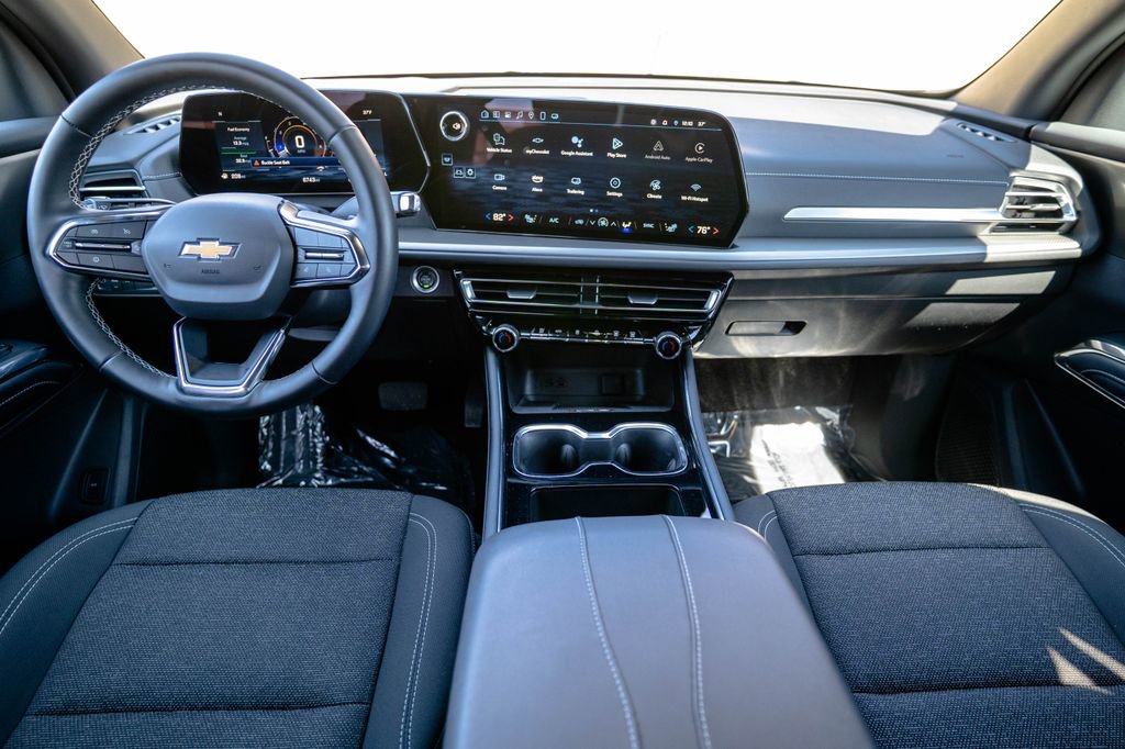 Used 2025 Chevrolet Traverse LT image 13