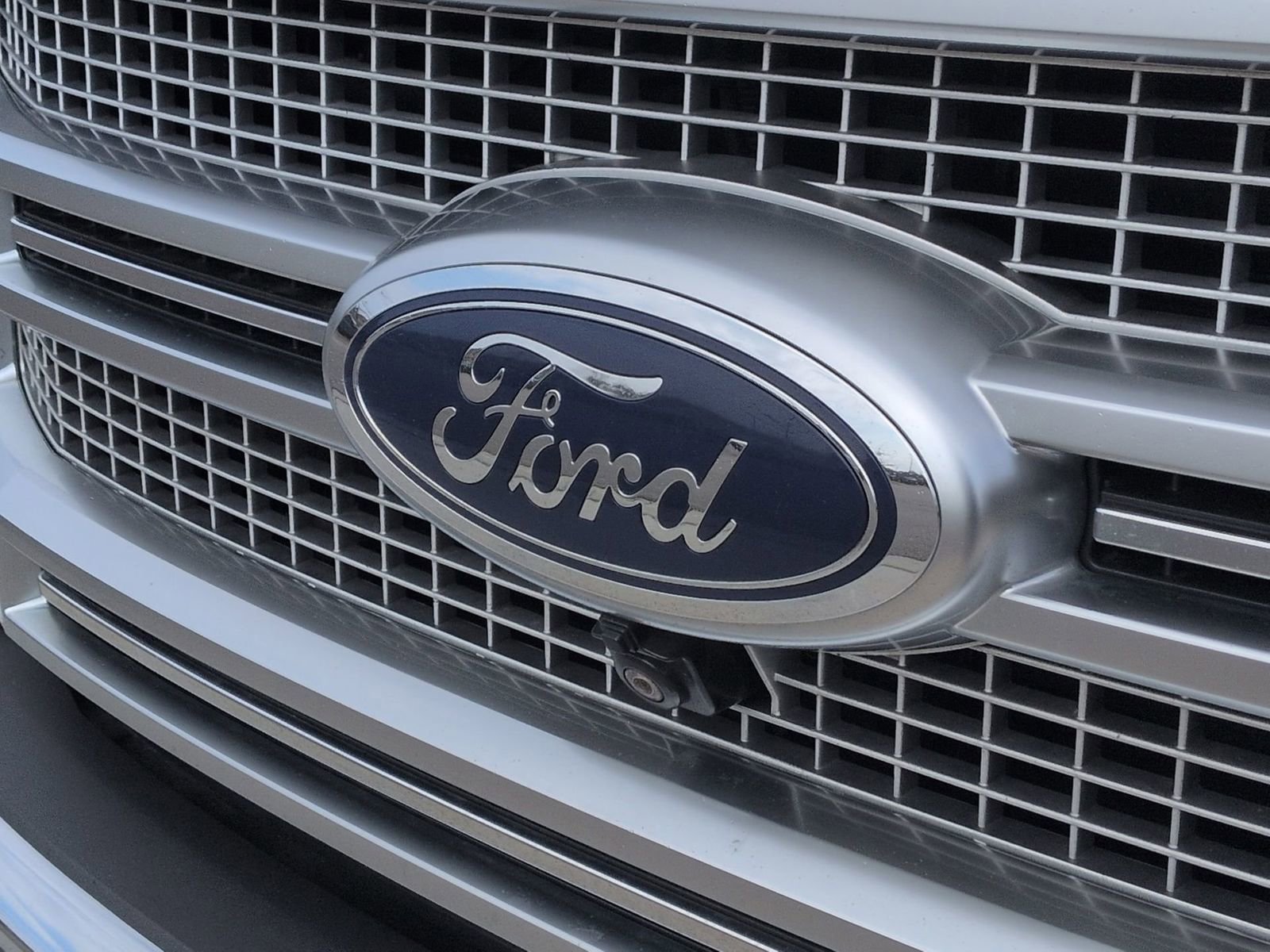 Used 2015 Ford F150 Platinum w/ Equipment Group 701A Luxury image 14