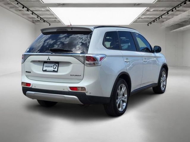 Used 2015 Mitsubishi Outlander SE AWD/4WD image 6