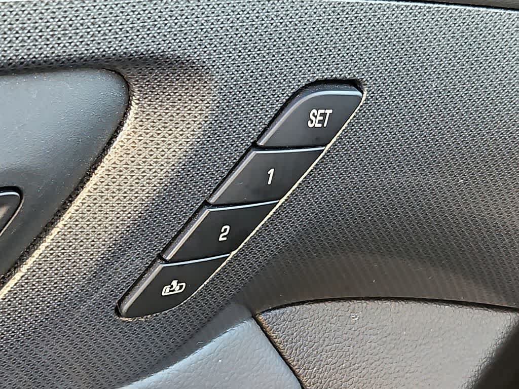 Used 2021 Chevrolet Traverse Premier FWD image 24