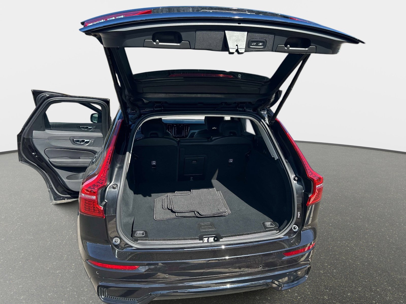 Certified 2025 Volvo XC60 B5 Plus image 11