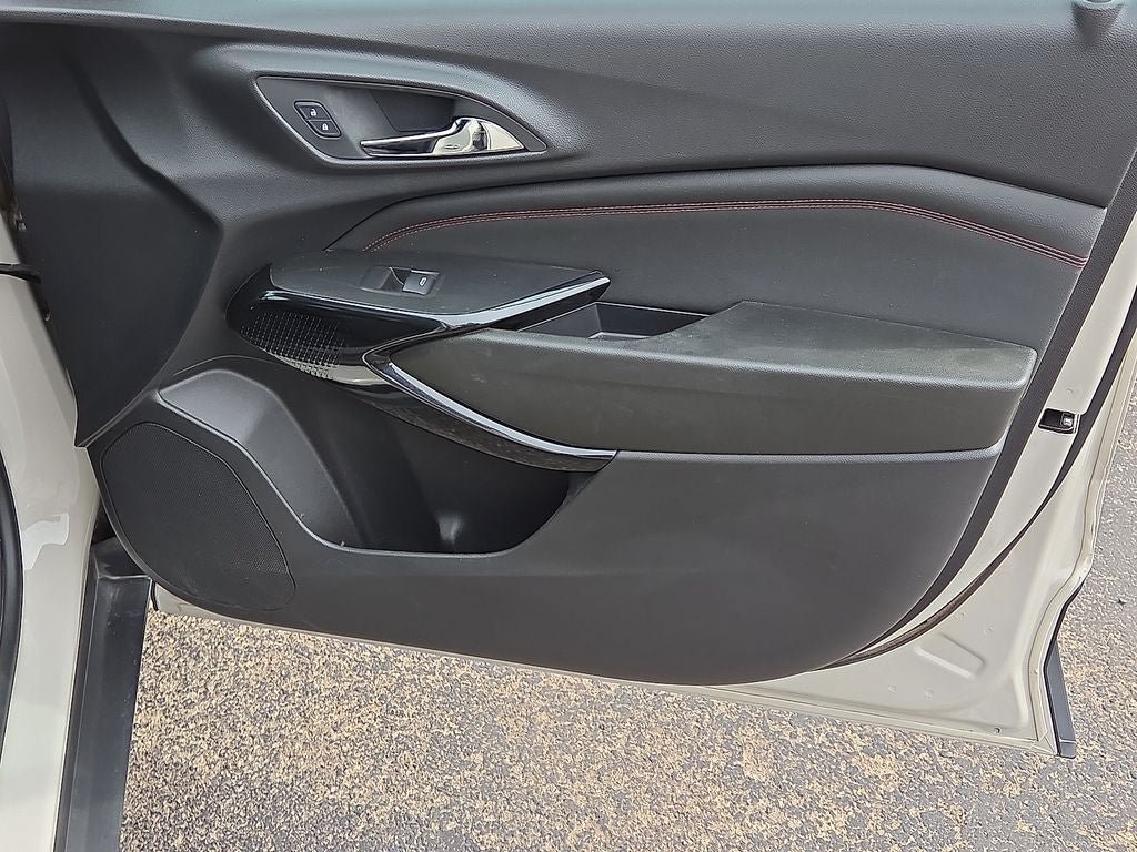 Used 2026 Chevrolet Trax RS w/ Sunroof Package FWD image 14