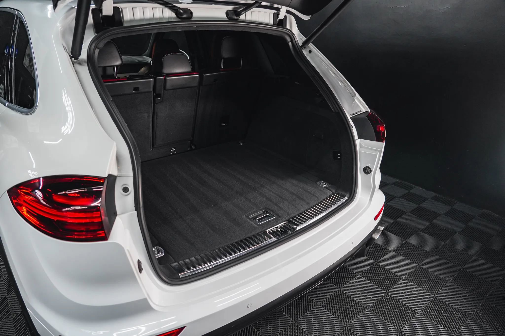 Used 2015 Porsche Cayenne Turbo image 75