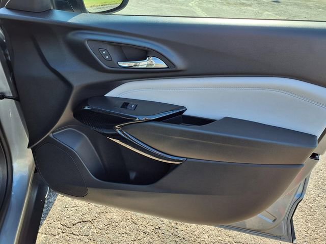 Used 2025 Chevrolet Trax LT w/ LT Convenience Package FWD image 83