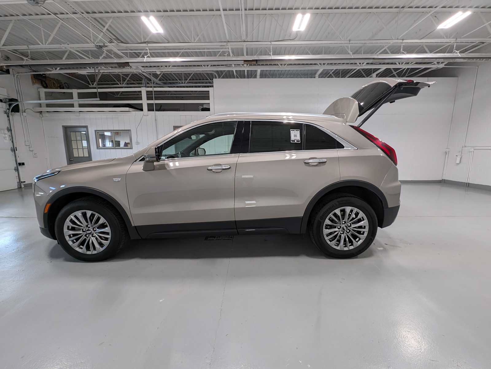Certified 2025 Cadillac XT4 Premium Luxury AWD/4WD image 12
