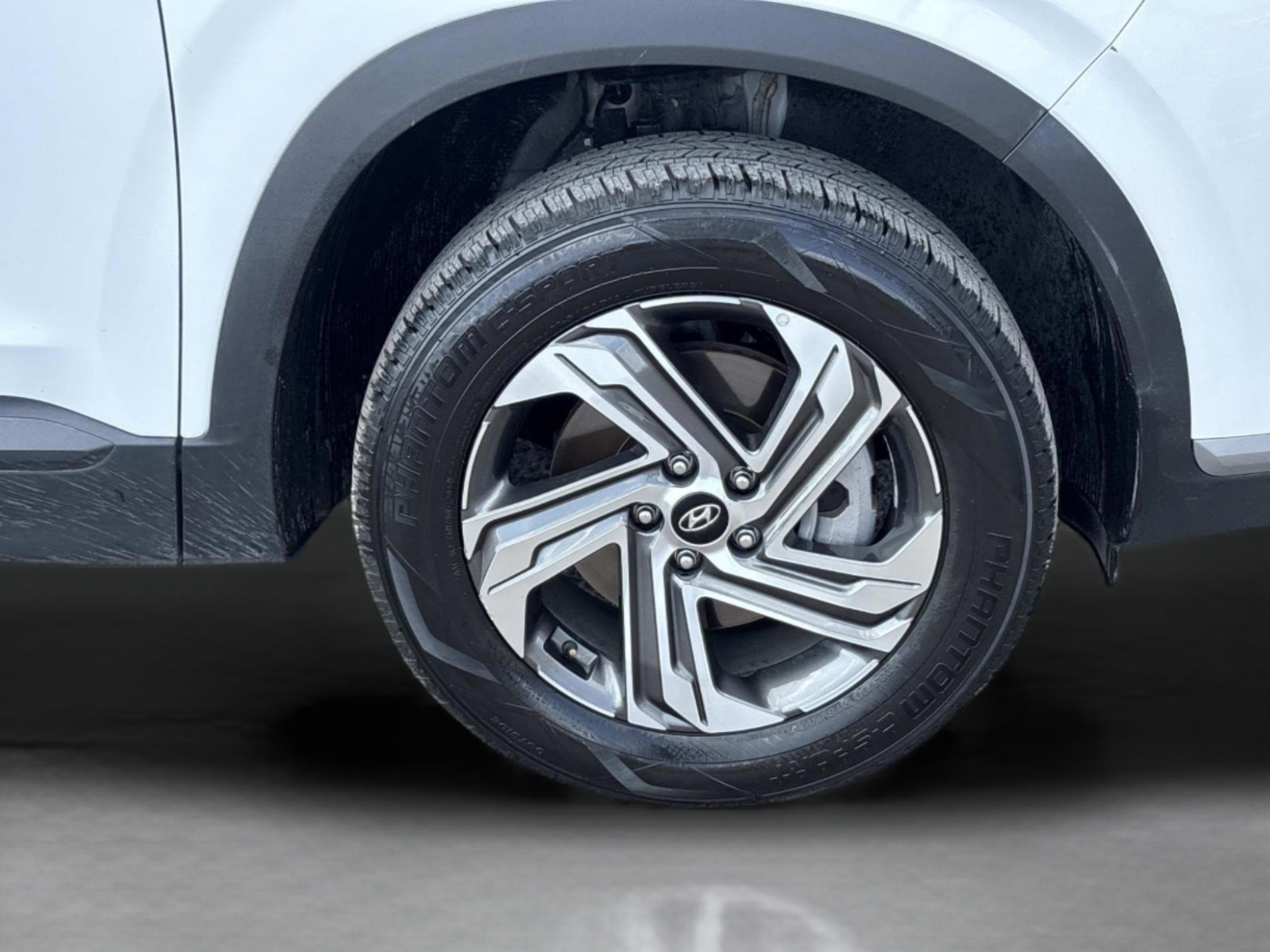 Used 2023 Hyundai Santa Fe SEL image 9