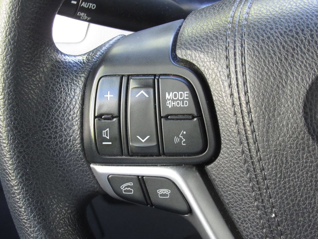 Used 2015 Toyota Sienna LE FWD image 24