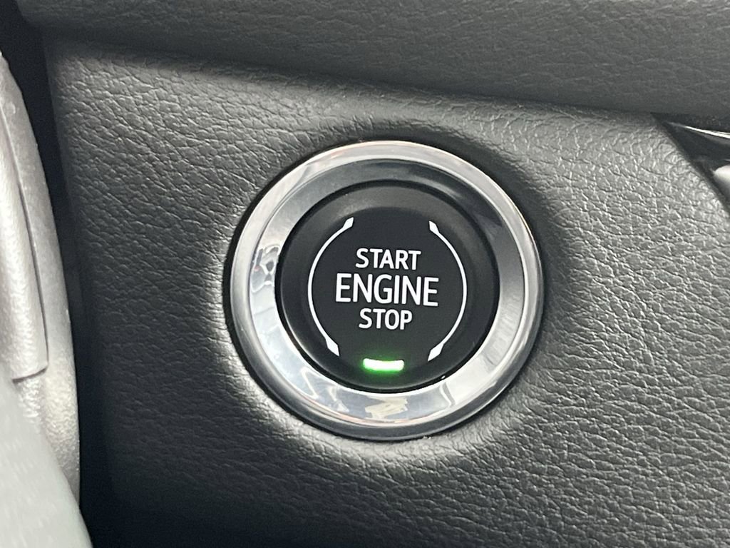 Used 2024 Cadillac XT4 Premium Luxury image 9