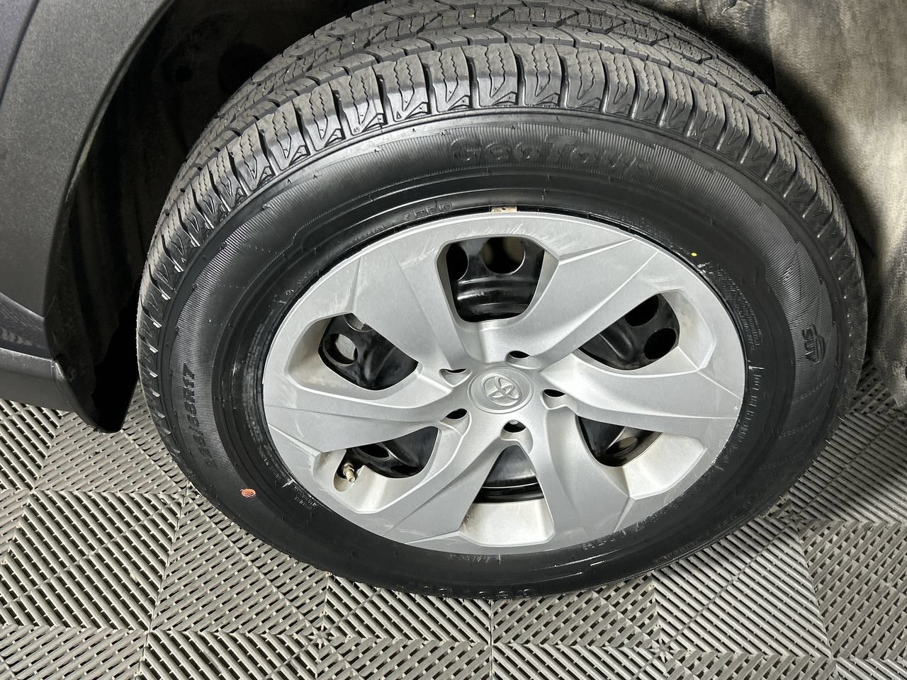 Used 2025 Toyota RAV4 LE AWD/4WD image 10