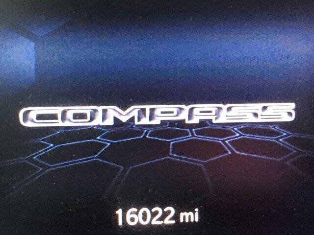 Used 2022 Jeep Compass Latitude image 10