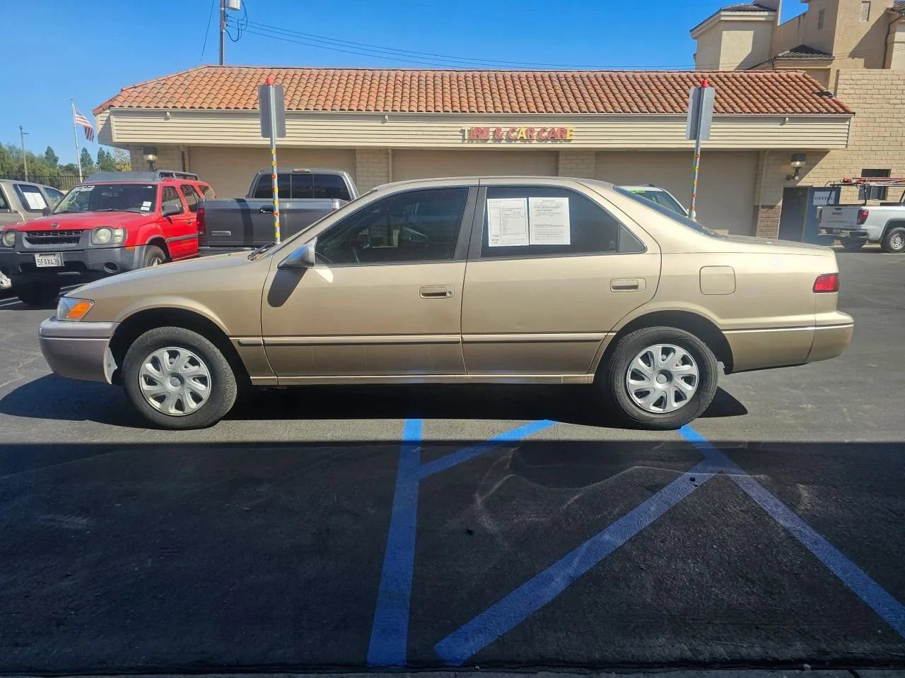 Used 1998 Toyota Camry LE FWD image 2