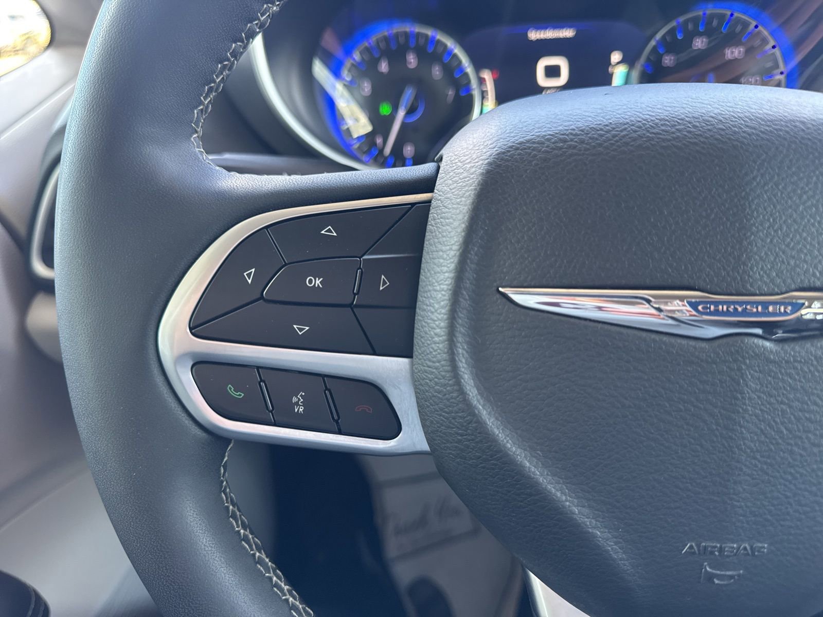 Used 2024 Chrysler Pacifica Touring-L FWD image 26