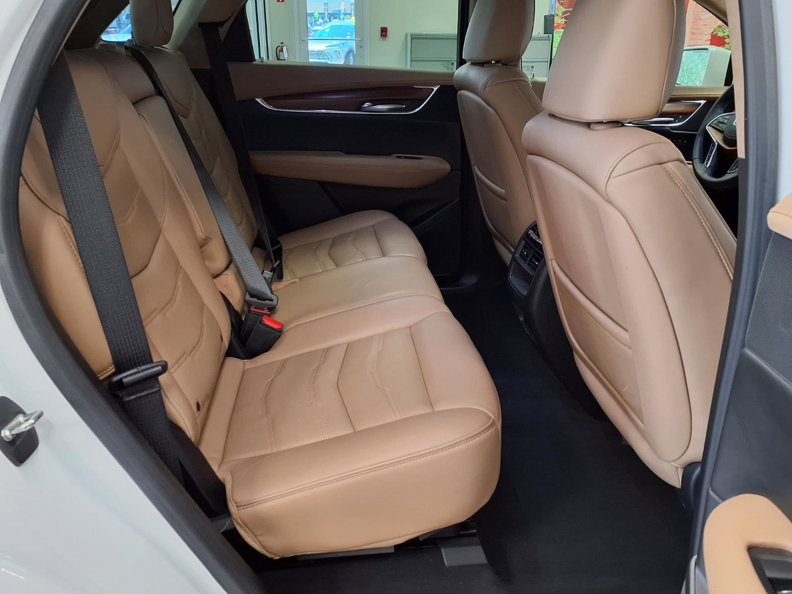 Used 2018 Cadillac XT5 Platinum w/ Driver Assist Package AWD/4WD image 14