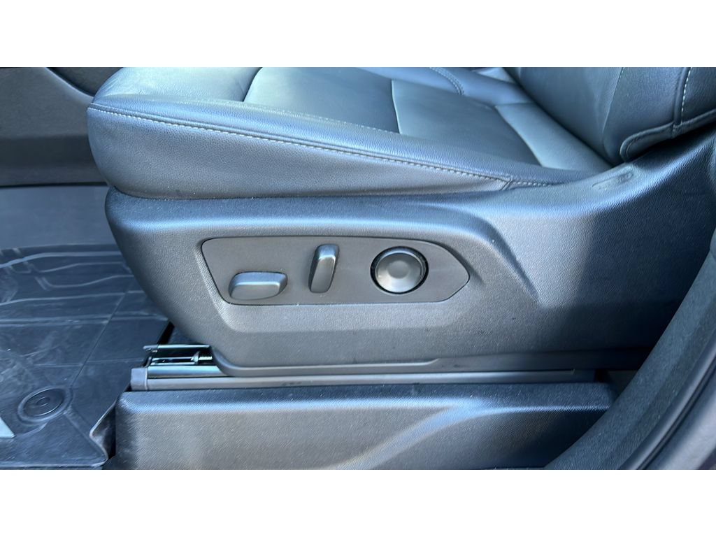 Certified 2022 Chevrolet Tahoe LT w/ Luxury Package AWD/4WD image 25
